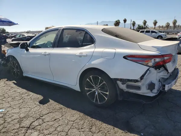 JTNB11HK2J3072833 2018 TOYOTA CAMRY - Image 2