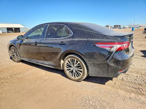 JTNB11HK2J3074016 2018 TOYOTA CAMRY - Image 2