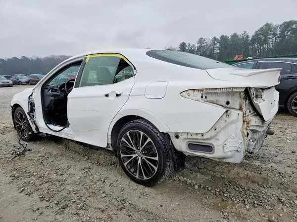 JTNB11HK3J3001561 2018 TOYOTA CAMRY - Image 2
