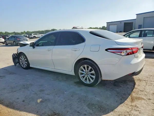 JTNB11HK3J3002015 2018 TOYOTA CAMRY - Image 2