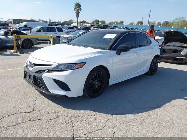 JTNB11HK3J3005643 2018 TOYOTA CAMRY - Image 2
