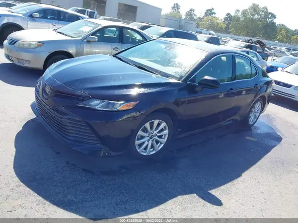 JTNB11HK3J3007702 2018 TOYOTA CAMRY - Image 2