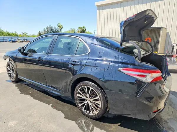 JTNB11HK3J3008073 2018 TOYOTA CAMRY - Image 2