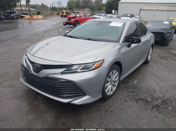 JTNB11HK3J3011085 2018 TOYOTA CAMRY - Image 2