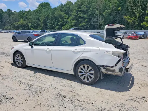 JTNB11HK3J3011118 2018 TOYOTA CAMRY - Image 2