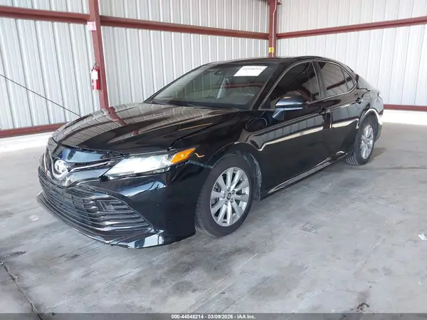 JTNB11HK3J3011426 2018 TOYOTA CAMRY - Image 2