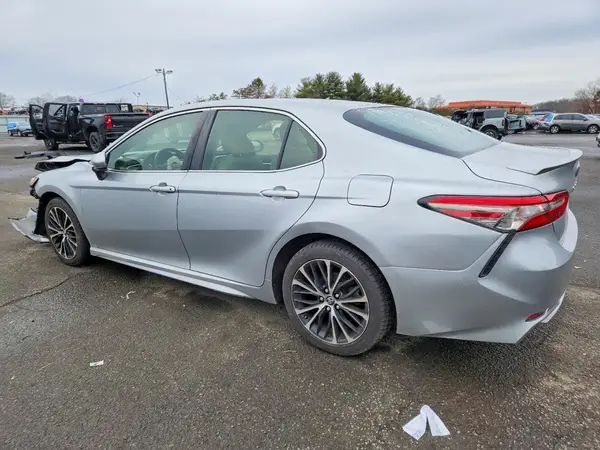 JTNB11HK3J3011975 2018 TOYOTA CAMRY - Image 2