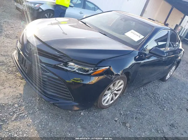 JTNB11HK3J3014813 2018 TOYOTA CAMRY - Image 2