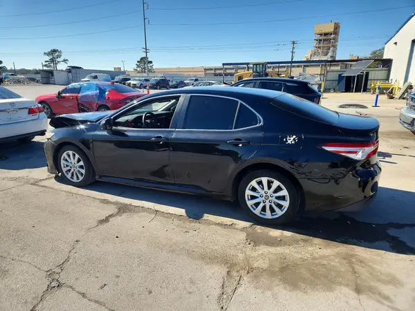 JTNB11HK3J3016027 2018 TOYOTA CAMRY - Image 2