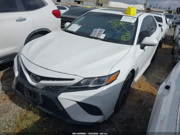 JTNB11HK3J3016318 2018 TOYOTA CAMRY - Image 2