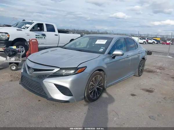 JTNB11HK3J3017923 2018 TOYOTA CAMRY - Image 2