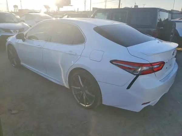 JTNB11HK3J3018280 2018 TOYOTA CAMRY - Image 2