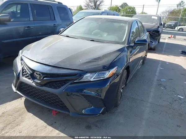 JTNB11HK3J3019008 2018 TOYOTA CAMRY - Image 2