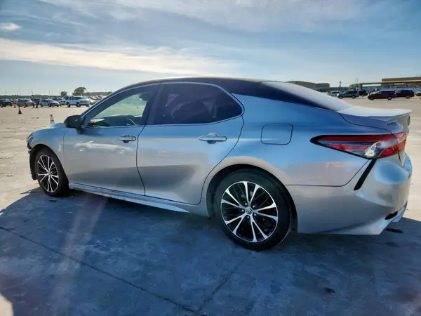 JTNB11HK3J3020935 2018 TOYOTA CAMRY - Image 2