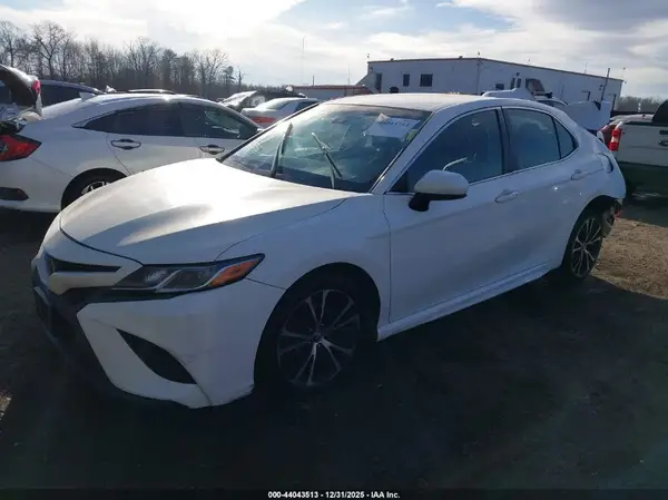 JTNB11HK3J3020949 2018 TOYOTA CAMRY - Image 2