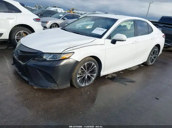 JTNB11HK3J3033877 2018 TOYOTA CAMRY - Image 2
