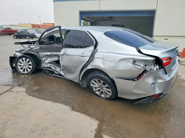 JTNB11HK3J3035872 2018 TOYOTA CAMRY - Image 2