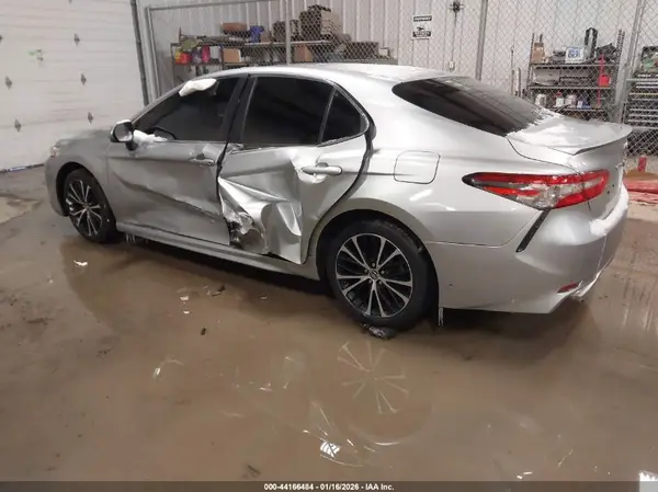 2018 TOYOTA CAMRY IAAI lot 44166484 auction photo 3