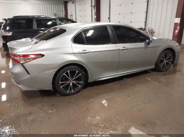 2018 TOYOTA CAMRY IAAI lot 44166484 auction photo 4