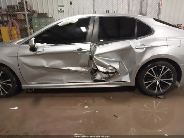 2018 TOYOTA CAMRY IAAI lot 44166484 auction photo 6