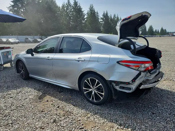 JTNB11HK3J3039047 2018 TOYOTA CAMRY - Image 2