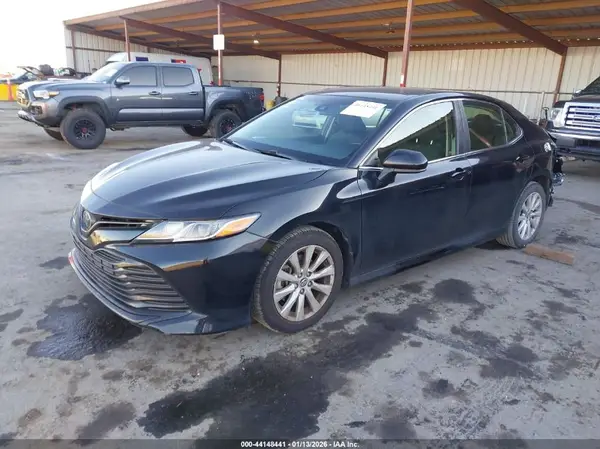 JTNB11HK3J3043812 2018 TOYOTA CAMRY - Image 2