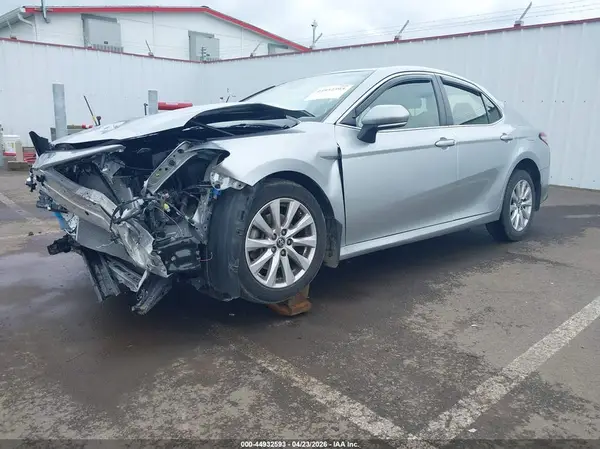 JTNB11HK3J3049240 2018 TOYOTA CAMRY - Image 2