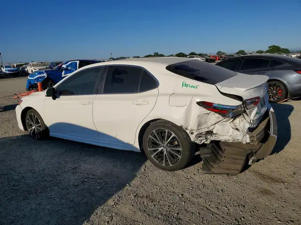 JTNB11HK3J3061159 2018 TOYOTA CAMRY - Image 2