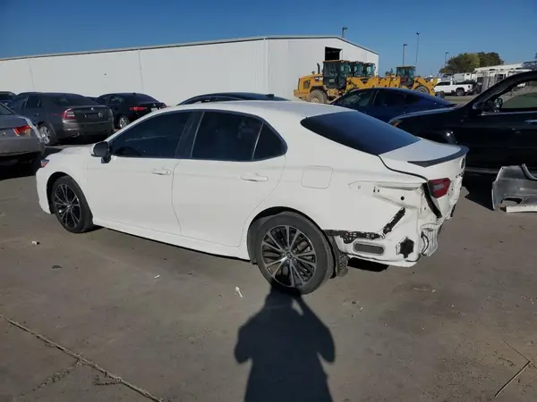 JTNB11HK3J3064126 2018 TOYOTA CAMRY - Image 2