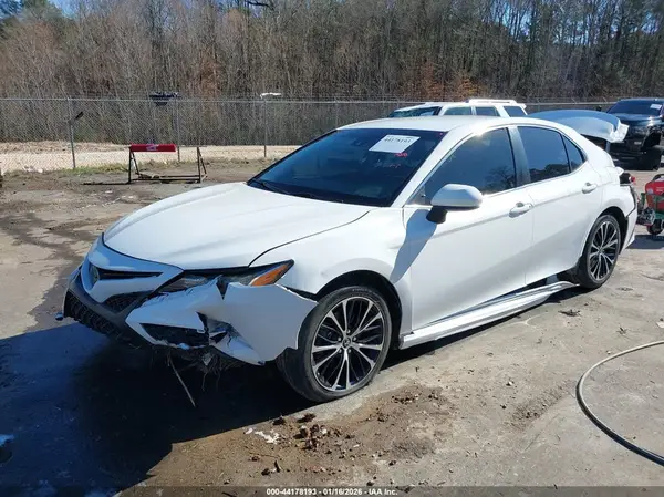 JTNB11HK3J3070704 2018 TOYOTA CAMRY - Image 2