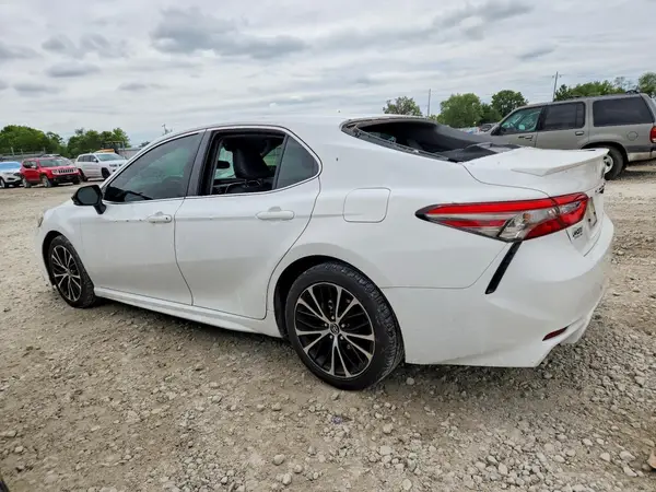JTNB11HK4J3005800 2018 TOYOTA CAMRY - Image 2
