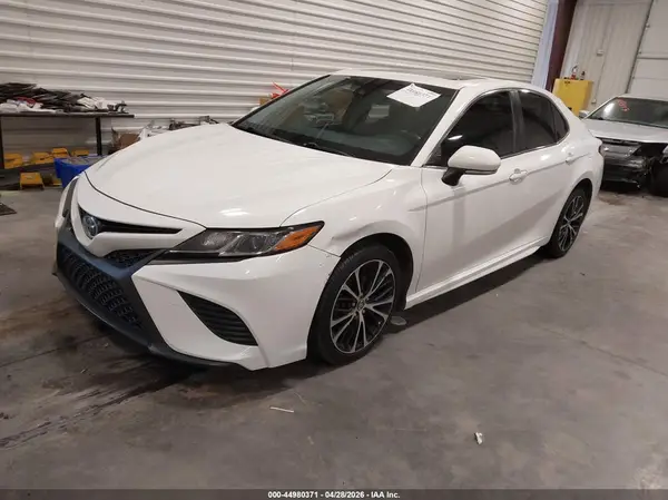 JTNB11HK4J3006512 2018 TOYOTA CAMRY - Image 2