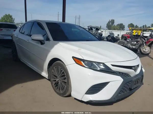 JTNB11HK4J3006526 2018 TOYOTA CAMRY - Image 1