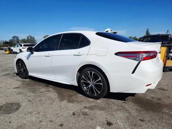JTNB11HK4J3008664 2018 TOYOTA CAMRY - Image 2