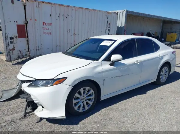 JTNB11HK4J3011063 2018 TOYOTA CAMRY - Image 2
