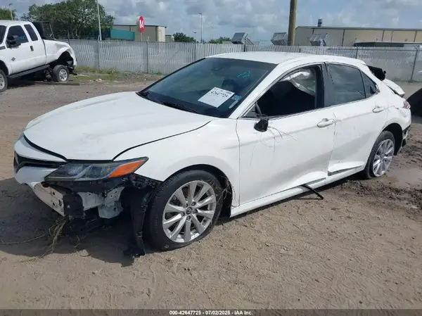 JTNB11HK4J3013895 2018 TOYOTA CAMRY - Image 2