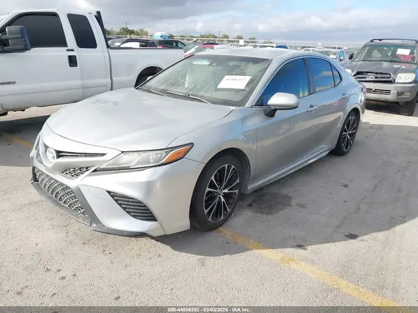 JTNB11HK4J3019230 2018 TOYOTA CAMRY - Image 2