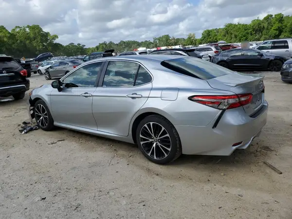 JTNB11HK4J3020281 2018 TOYOTA CAMRY - Image 2
