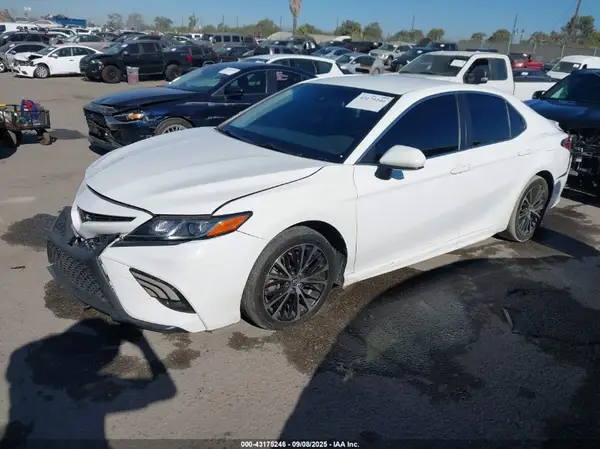 JTNB11HK4J3029398 2018 TOYOTA CAMRY - Image 2
