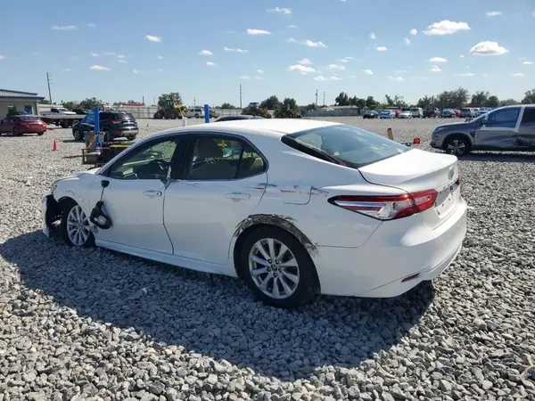 JTNB11HK4J3031586 2018 TOYOTA CAMRY - Image 2