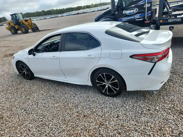 JTNB11HK4J3031636 2018 TOYOTA CAMRY - Image 2
