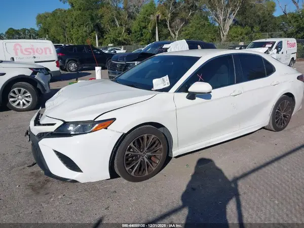 JTNB11HK4J3032561 2018 TOYOTA CAMRY - Image 2