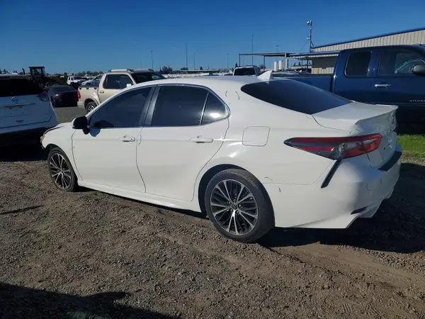 JTNB11HK4J3037999 2018 TOYOTA CAMRY - Image 2