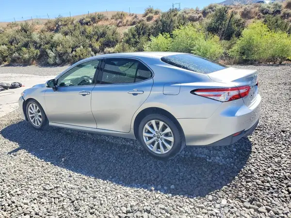 JTNB11HK4J3038943 2018 TOYOTA CAMRY - Image 2