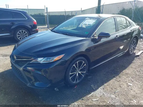 JTNB11HK4J3041518 2018 TOYOTA CAMRY - Image 2