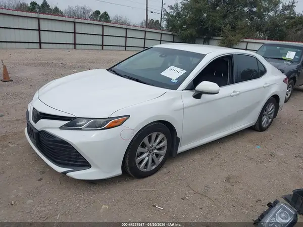 JTNB11HK4J3045181 2018 TOYOTA CAMRY - Image 2