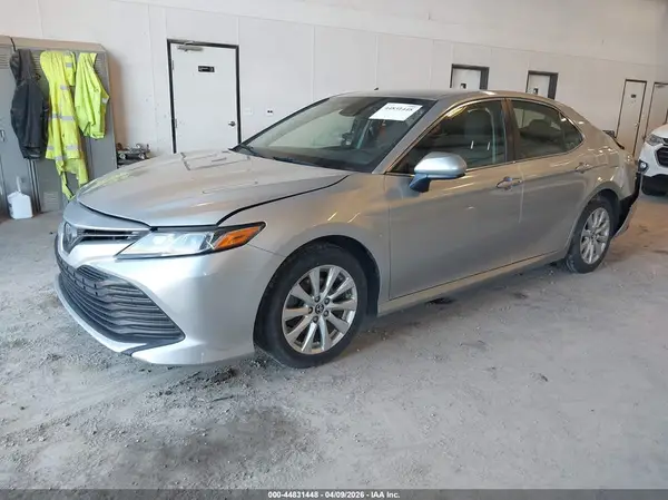 JTNB11HK4J3047853 2018 TOYOTA CAMRY - Image 2