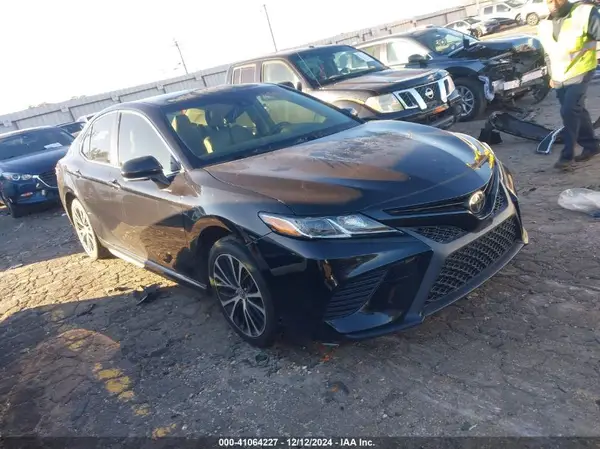 JTNB11HK5J3002050 2018 TOYOTA CAMRY - Image 1