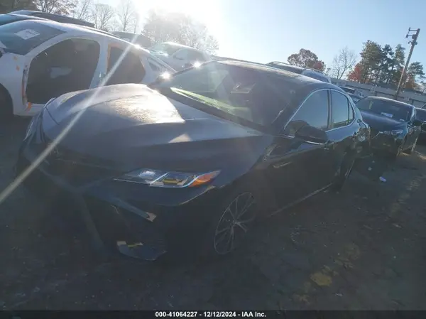 JTNB11HK5J3002050 2018 TOYOTA CAMRY - Image 2