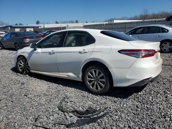 JTNB11HK5J3002372 2018 TOYOTA CAMRY - Image 2